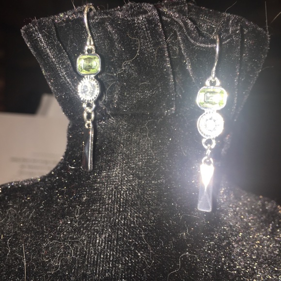 🆕Gorgeous dangle earrings NEW - Picture 2 of 8